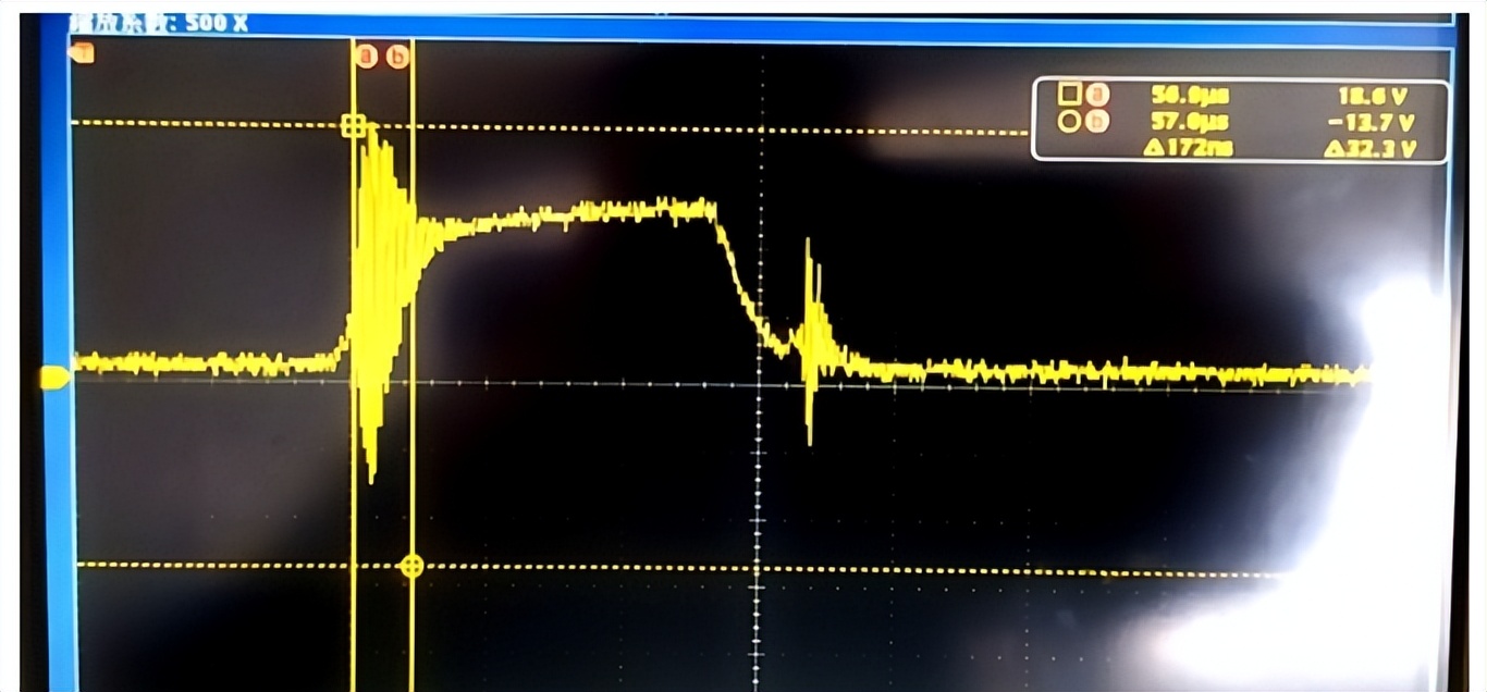 改制后重新制作的PCB，印制板焊接完成后的栅极电压情况